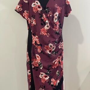 Almost Famous 2X Knee Length Deep V Floral Dress‎ with Stretch 162